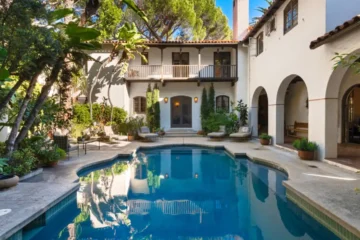 Старий будинок Денні ДеВіто у Лос-Анджелесі продають за $20 млн