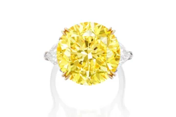 Жовтий діамант вагою 16-карата продано за $1,1-мільйони на аукціоні